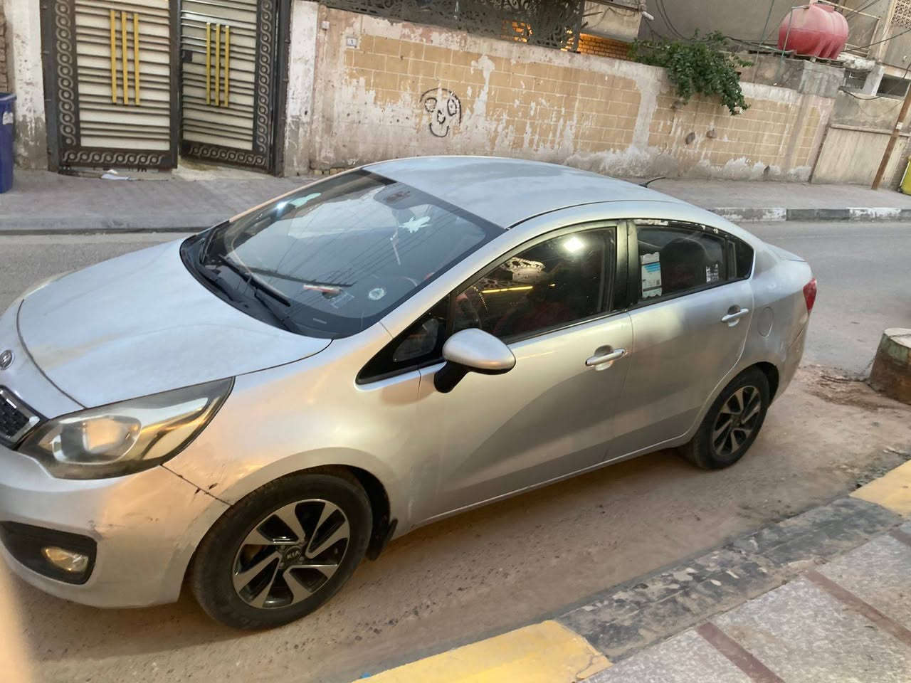 كيا ريو
مديل 2013
رقم بصره حره تحويل ثاني يوم 
وارد خليجي
سياره مكفوله من ضربه
جراد فقط
محرك ١٦٠٠
سياره جاهز من حداديه تخم تاير محرك كير حداديه
مكان بصره عشار بريهه
لسفسار اتصل على ***********
