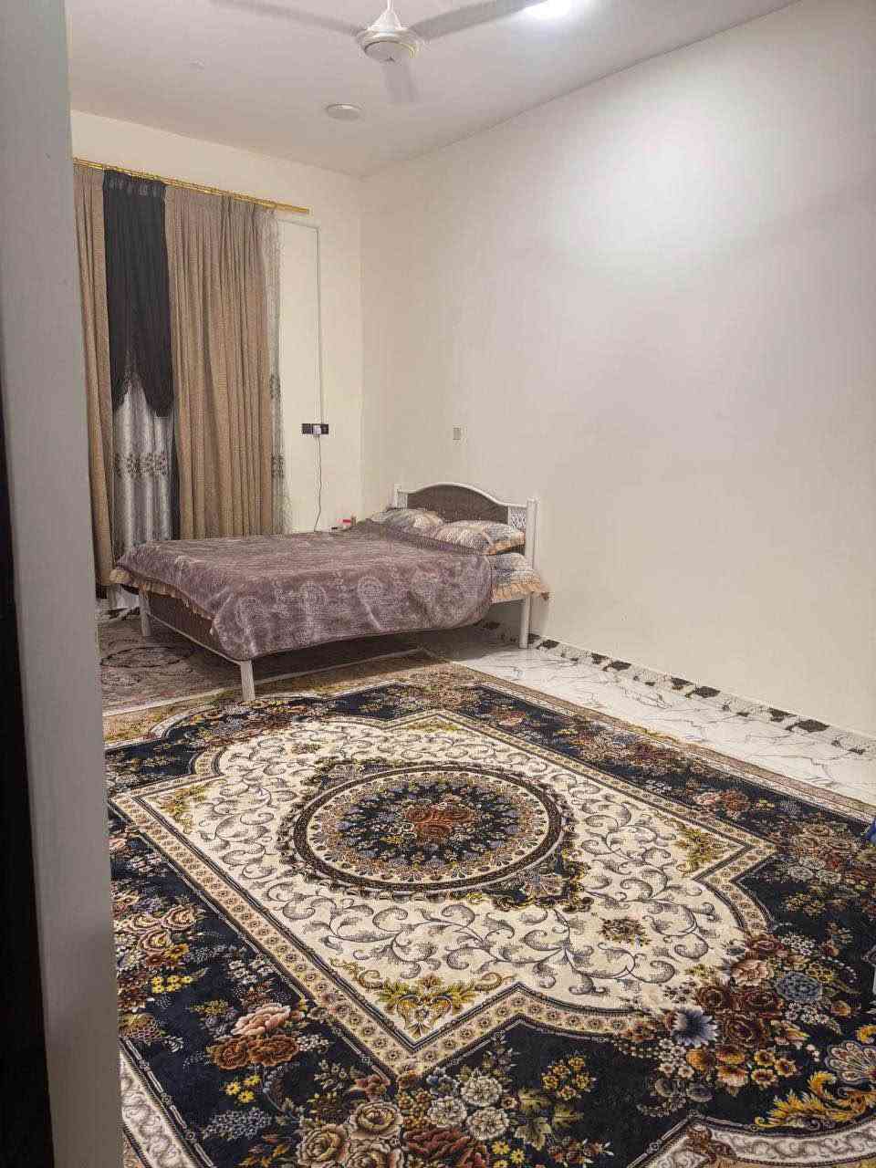 سلام عليكم دار للبيع مساحه 180 متر 5 غرف العنوان باب الهوه مقابيل افران محمد الاستفسار ع رقم *********** البصرة, العراق
