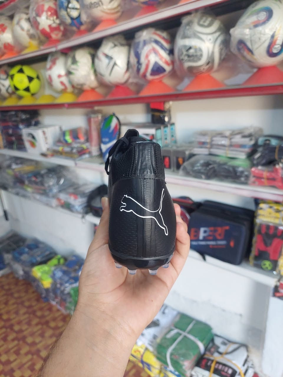 حذاء بوما ڤيتنامي اصلي درجه اولى 
قياس 41 ، السعر 25
واتساب ***********
