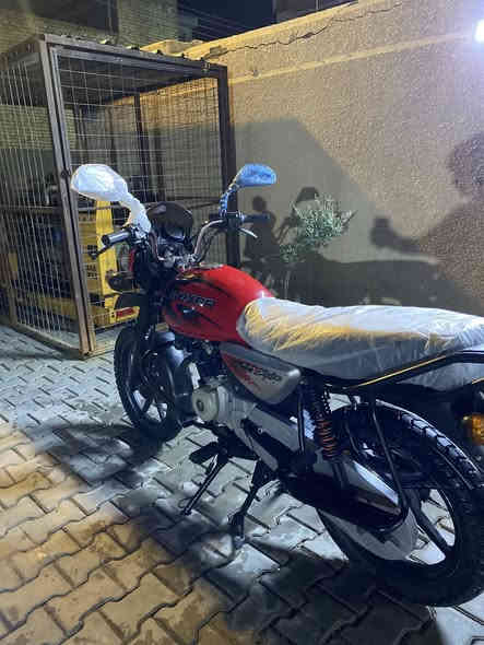 سلام عليكم بوكسر للبيع موديل 2023 نازلة 2024 مرقم لوحة وسنوية انكليزي تحويل ثاني يوم ماشية 11 الف حقيقي ما ملعوب بية مكفولة كفالة عامة جيب فيتر وافحص مكان الحسينية الراشدية رقم***********
