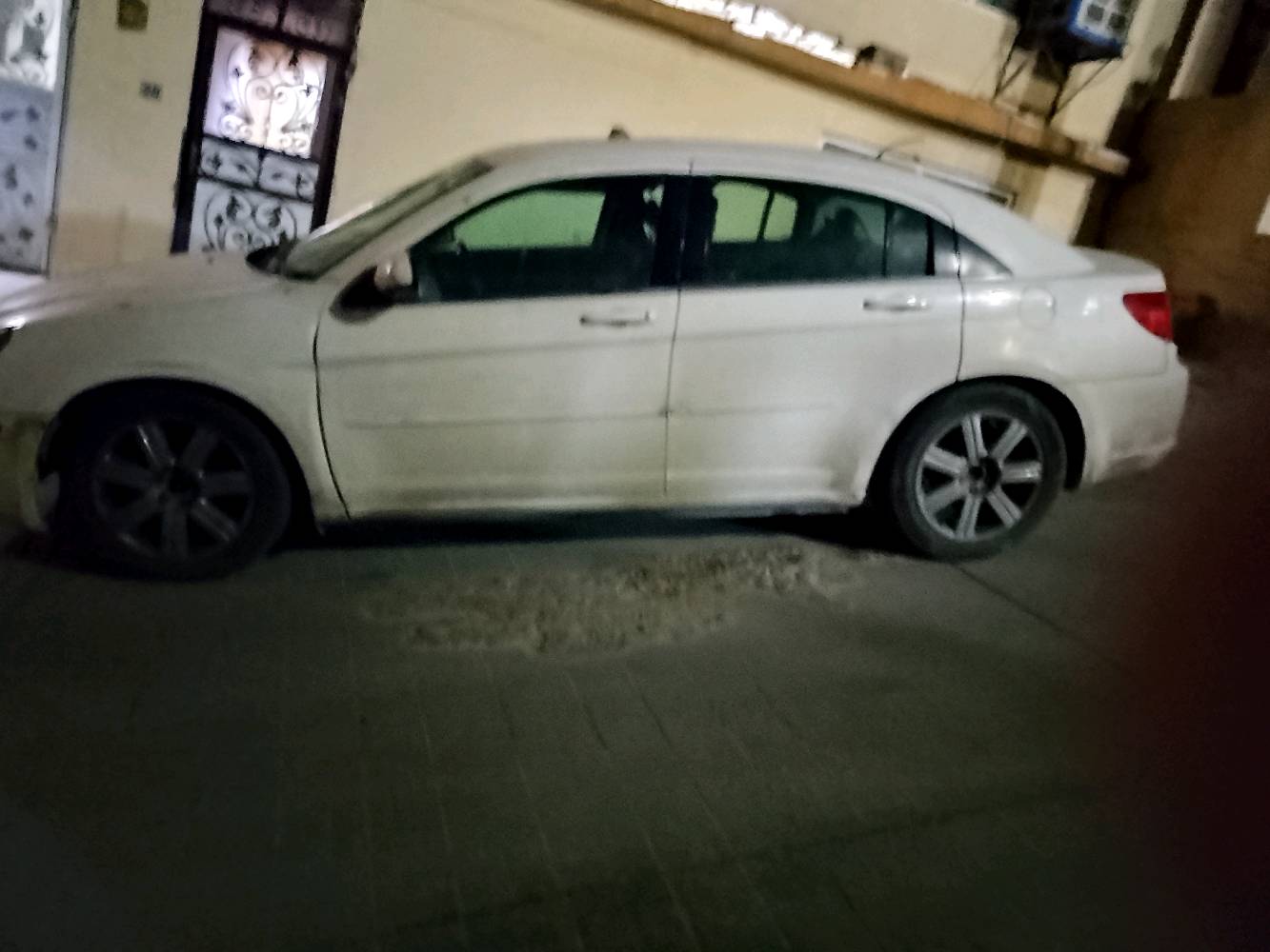 تفاصيل السيارة:  سيارة  C200 كرايسلر سبرينغ موديل 2010
مواصفات السيارة:  فتحة سقف تحكمات ستيرن محرك 6 سليندر 3500 گير اوتوماتيك 
بيها طخطخات بس مواصلة للدواخل والسيارة بيها
تلحيظات + الرقم الماني  
الللون ابيض بي جراد 
أو مراوس بسيارة 7 راكب وأنطي فرق
للاستفسار:  ***********،  ***********بي واتساب