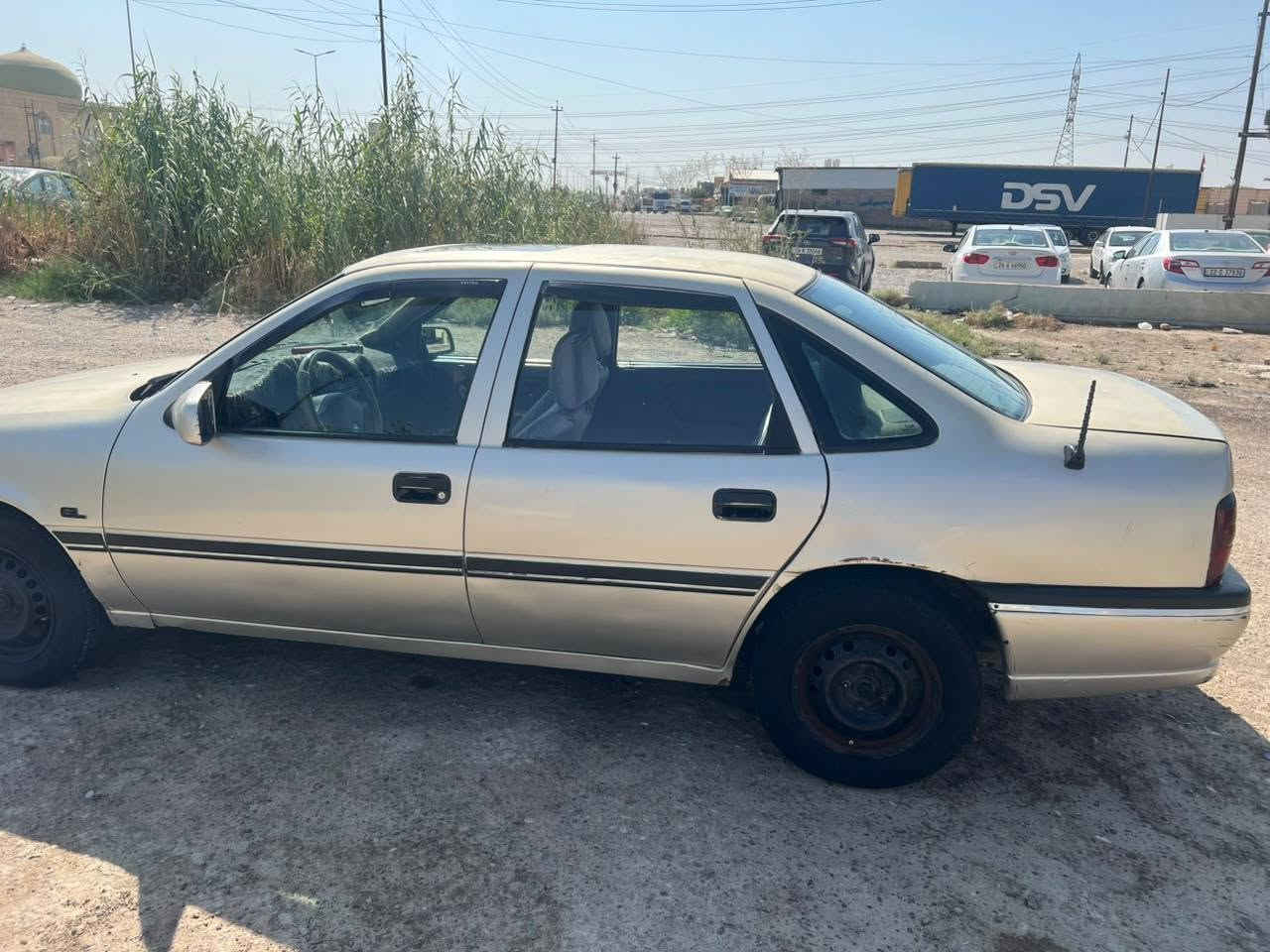 فكترا 1992 محرك كير شرط سنويه ارقام جديد  شرط التحويل طخم جديد تايرات جديد بيها جاملخ خلفي صبغ 
*********** واتساب@ السعر 36 وبيها مجال
