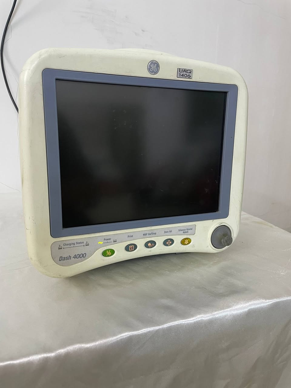 🛑 جهاز مراقبة مريض (Patient Monitor) للبيع
الشركة المصنعة: GE Healthcare (شركة جي إي الغنية عن التعريف)
 الموديل: Dash 4000 
 الملحقات: الجهاز يجي وياه الحساسات (Sensors) الخاصة بيه.
بدون باتري
 
📩 للتواصل والاستفسار:
للجادين بالشراء، يرجى التواصل عبر الرسائل الخاصة (خاص) لمعرفة السعر وباقي التفاصيل


**إذا كنت صاحب هذا الإعلان وتريد حذفه لأي سبب، رجاءا أرسل رسالة إلى الدعم الفني**