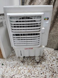 مبرده بلاستك حجم كبير 3 سرع شغاله  نضيفه سعر 100 وبينه تصل 07801536741