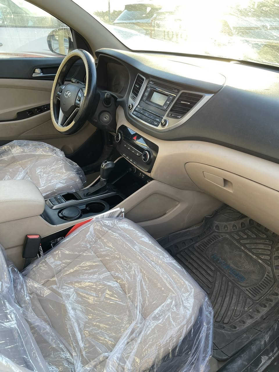 السلام عليكم 
توسان ٢٠١٨ 
رقم ديالى 
السياره بيه شويه بارد مثل ما موضح بالسونار 
سعره ١٦٨ وبيه شويه مجال 
كفاله محرك وكير 
*********** 
العنوان ديالى ناحيه جديده الشط
