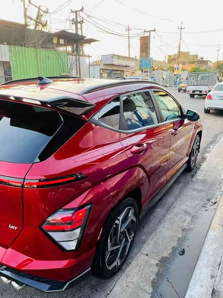 كونا 2024 N-Line / أعلى مواصفات 🔥
� للبيع | هيونداي كونا N Line موديل 

 

السيارة بحالة ممتازة جدًا، فئة N Line الرياضية من هيونداي، المواصفات .

المحرّك 1.6 تيربو بقوة 190 حصان، جير أوتوماتيك 8 سرعات، دفع أمامي (FWD)، أداء قوي وسحب ناعم.

🔹 المواصفات:

 • اللون الخارجي: أحمر مميز

بانوراما 

 • الداخلية: جلد أسود بتصميم رياضي

 • شاشة وسطية كبيرة تعمل باللمس

 • كاميرا خلفية + حساسات أمامية وخلفية

 • تشغيل بالبصمة ودخول ذكي

 • كراسي رياضية مريحة بشعار N Line

 • جنوط مقاس 19 إنج

 • نظام إضاءة LED كامل

 • نظام تكييف إلكتروني مزدوج

 • أنظمة أمان وتحكم متقدمة

        

🔹 ملاحظات إضافية:

 • حادثها قطعتين باب سايق ولخلفي والجاملغ كد اصبع بارد 

 • ماشية: (18 الف مايل 

📞 للتواصل فقط مع الجادين بالشراء    

 

السعر 18700

*********** 

مكان السيارة بغداد الجديدة 

مرقم بغداد
