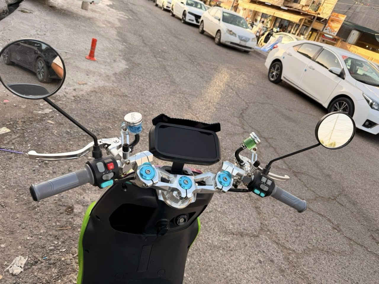 دراجه شحن استيراد خاص يعني فصال على المزاج
بطارية ليثيوم 60 امبير 
ملف 3200
السرعه 70حقيقي ويمشي 60كيلو واربع سرعات ثلاثه كير والربع سبورت  
+تثبيت سرعه هم Rبك 
ستيرن فتح وشد مال بطح
فجوج حديد صب يعني مو بوري خفيف 
الدراجه سعره مليون و500وبيه مجال شي قليل
الرقم ***********
الرقم واتساب ***********
