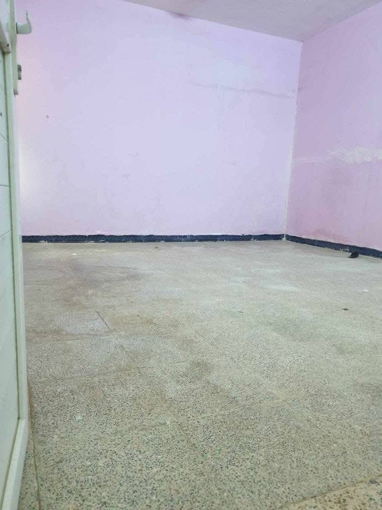 بيت للايجارنظيف بحي الميكانيك نزلت جسر النجف اول فرع عاليمين عن الشارع العام ١٠٠ م فرع الجملونات فرع شركة البذور المحتويات ٢غرفة نوم وصالة ومطبخ وصحيات للإستفسار واتساب ***********
