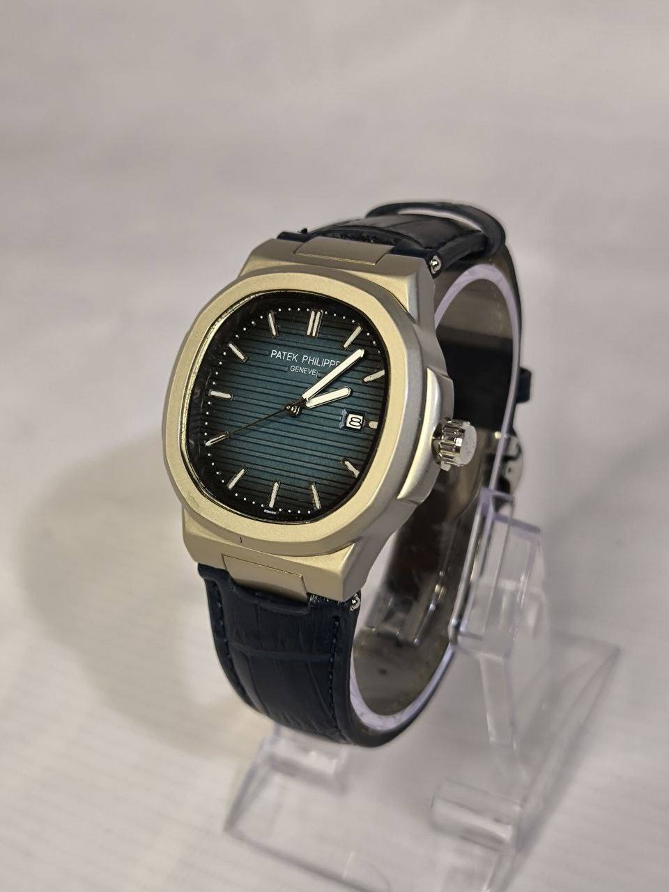 باتك فلبPatek Philippe
تحفه فنيه تتخطى مفهوم الوقت 
الميناء مميزة بدزاين عصري 
زجاج زفير مقاوم للخدش 
منفذ تاريخ شهري
الهيكل مصنوع من التيتانيوم 
مختمة من كل مكان
اميال لامينوس 
مقاومة ماء وغبار 
سير مصنوع من الجلد الطبيعي 
قفل فراشة اصلي

ملاحظة متوفره قطعة واحده فقط 
السعر :- 28 الف ع اول تم 
للحجز والاستفسار يرجى الاعتماد خاص


**إذا كنت صاحب هذا الإعلان وتريد حذفه لأي سبب، رجاءا أرسل رسالة إلى الدعم الفني**