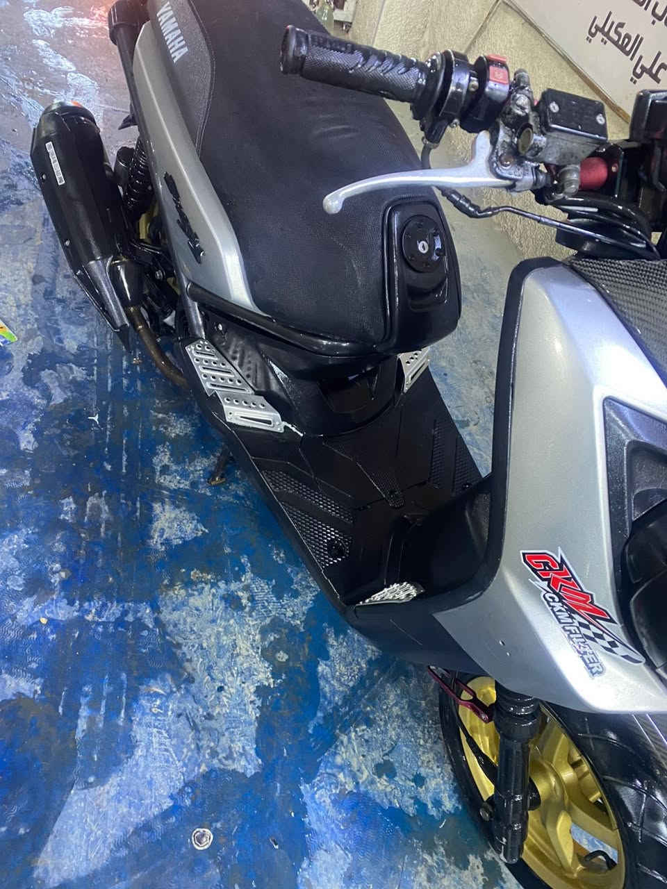 سكنس جبلي للبيع او مراوس سعرها مليون
دراجة بيها خمدة بالمشي غير هاذا شي اكفلها
بيها مكينه رياضيه من الخارج ما معروفه 
***********
