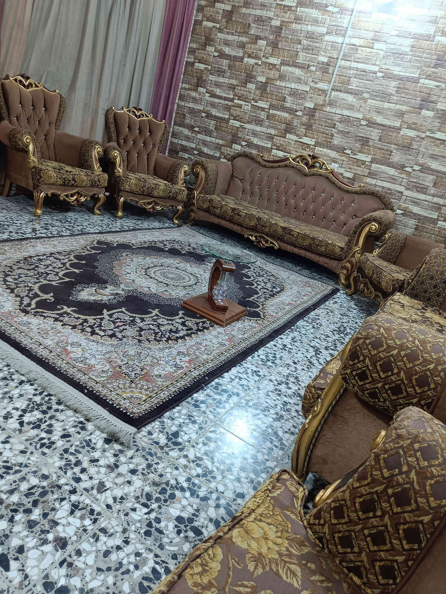 تخم تركي ملكي 10مقاعد خشب زان السعر ٦٠٠ المكان كوفه ***********
