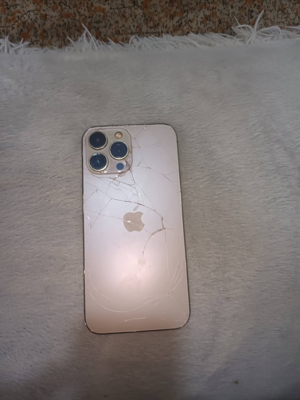 ١٣ برو ماكس مفتوح تخطي ومبدلهه شاشه وضهر مكسور بطاريه ٨٧ رايده ب ٢٥٠ مكاني بغداد الدوره ***********
