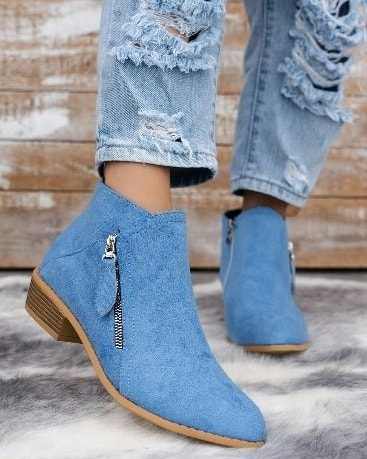 ازياء🌹 Maria fashion 🌹تقدم لكم كل ماهو جديد ومميز تليق بيكم 🌹
بوت نسائي من اجمل الموديلات 
طبي خفيف مريح جدا 
بسعر خيالي بس ب15 توصيل مجاني 
قطعتين ب25 توصيل مجاني 

توصيل كافه محافظات العراق

يصل الطلب للزبون مطابق الصوره في حاله اي اختلاف يرجع الطلب بوجود المندوب


**إذا كنت صاحب هذا الإعلان وتريد حذفه لأي سبب، رجاءا أرسل رسالة إلى الدعم الفني**