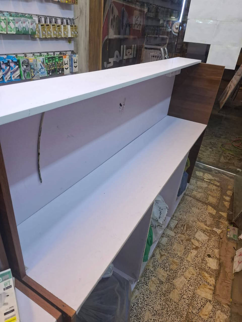 ميز للبيع درجه اولى نضيف كلش وبي تأسيس نقاط كهرباء  كامل قياس الارتفاع 130سم
وقياس للعرض 180سم 
النزال 40 سم 
اي استفسار ع رقم ***********
