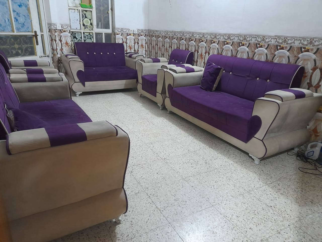 تخم نظيف نضافة 80%  10 مقاعد بسعر 300 الف مكاني الشعب .. سريدات .. رقم الهاتف ***********
