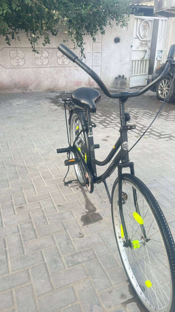 سلام عليكم بايسكل البيع حجم 26 لبايسكل حلو مرتب ما ناقصه ايشي مديل 18 لبايسكل كبشي شغال بي بس لفصفورات والطياريه مو ويا 
السعر 80وبي مجال 
المحافضه البصره 
المنطقه الجبيله المفتيه 
الهاتف ***********
