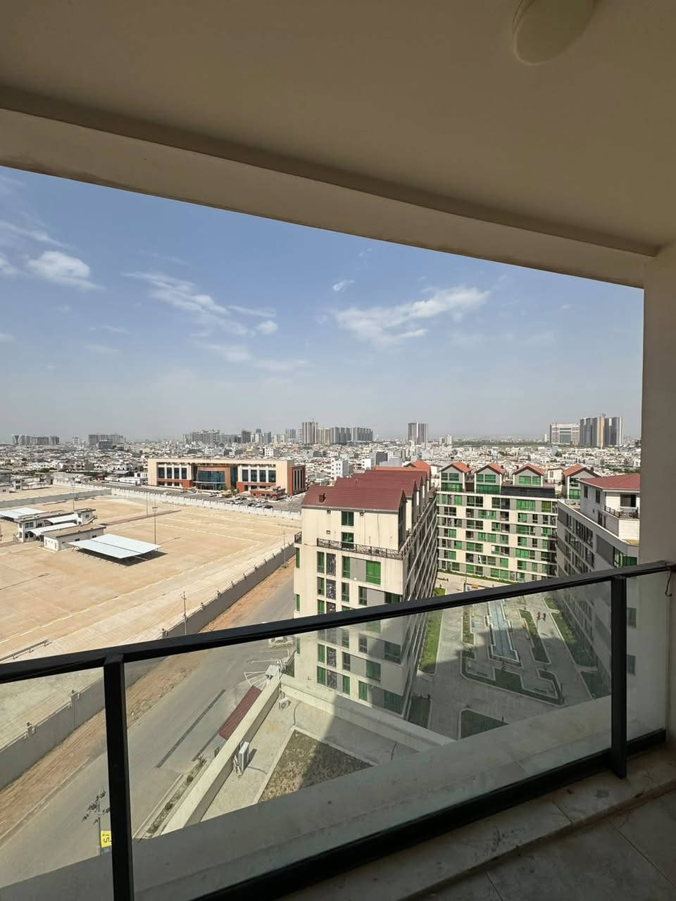 لایف تاور 
عقارات تسهیل.       ***********

K10-3
700$ 
مجال بي 
1+3
