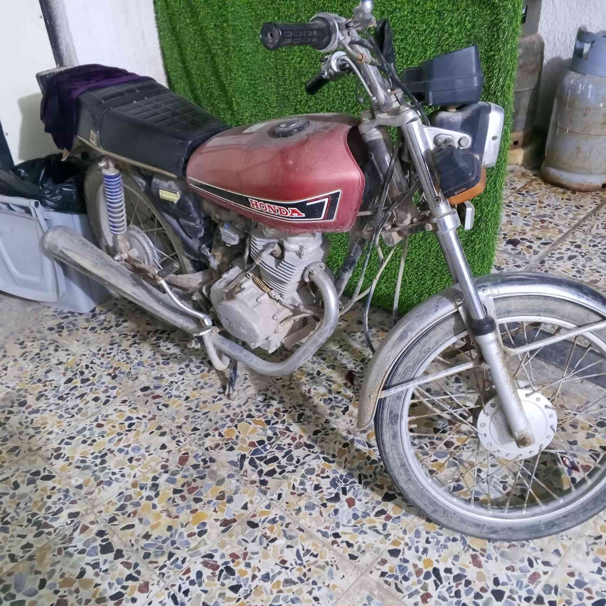 دراجه للبيع اوراق أصولي7اوراق  موديل 18 سعر450وبيه مجال ***********
