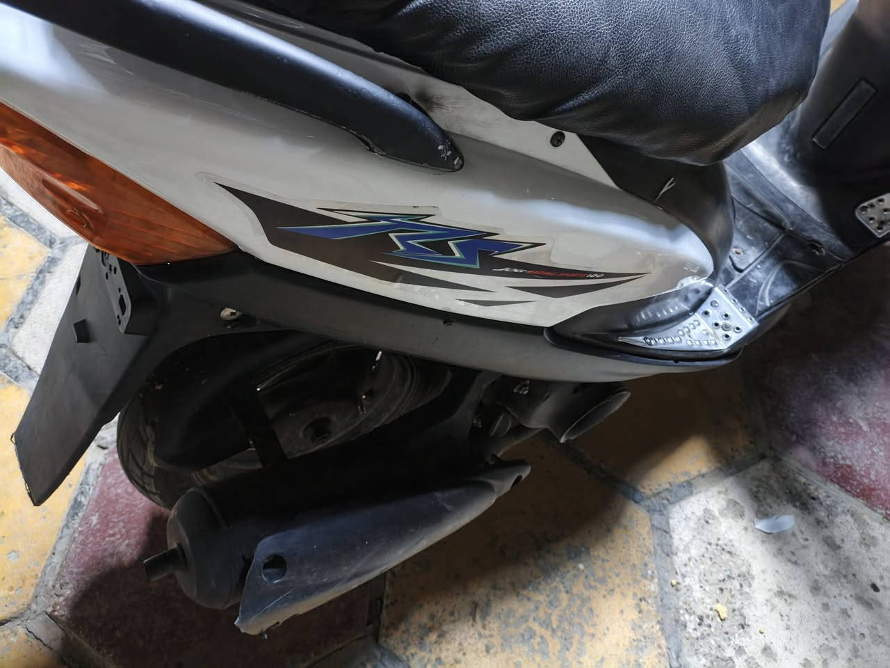 سلام عليكم دراجه ماكس عدله للبيع نضيفه وحلوه شغاله من طول الطول سلف هندر كهربائيات  كلها شغاله بوشه 50 بلاد سعر 500 شراي اتصل على رقم مكاني صالحيه قرب مركز الشرطه ***********
