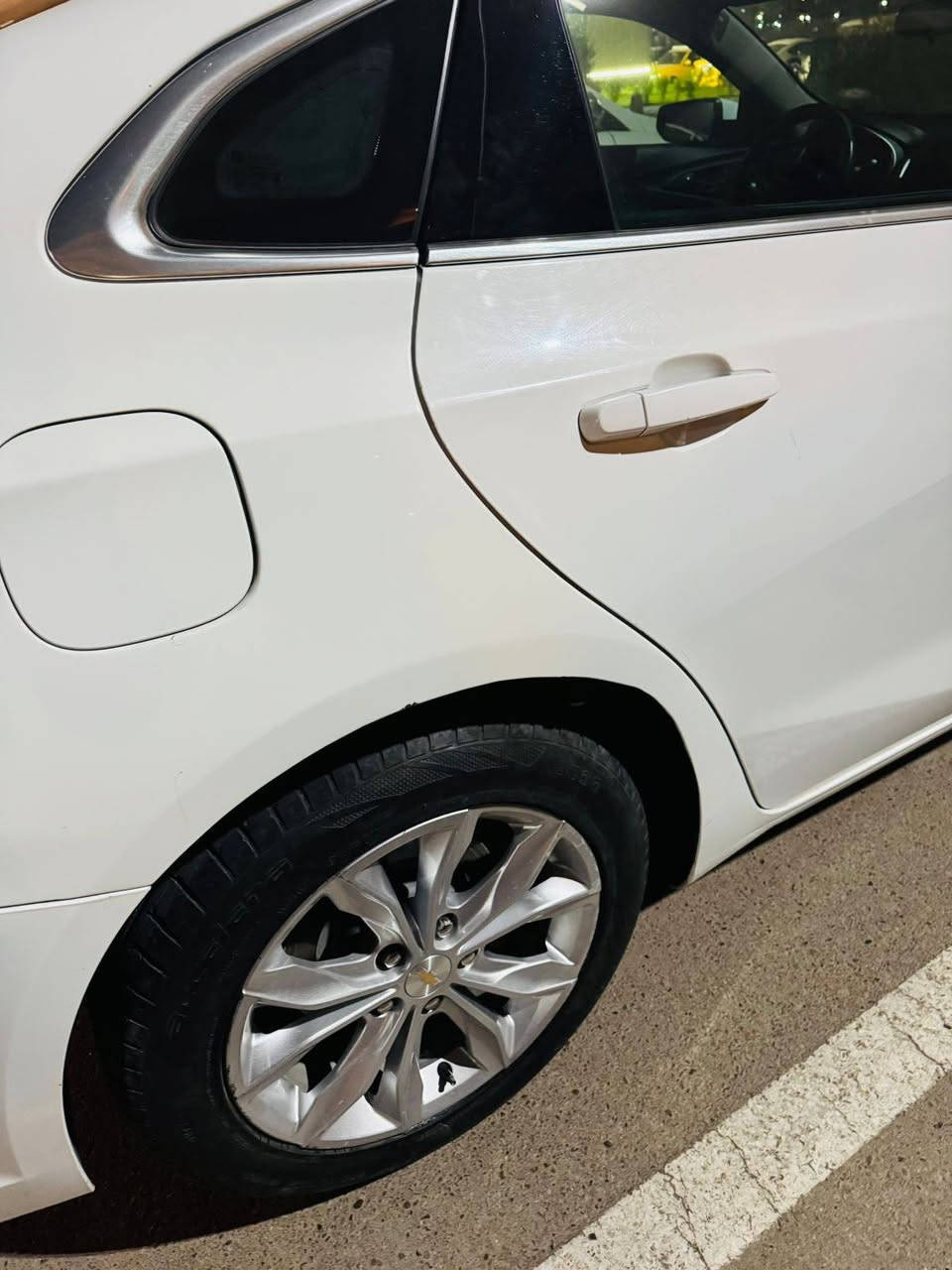 السلام عليكم 
ماليبو للبيع 2023
رقم بغداد باسمي 
ماشيه 101 كيلو
بصمه تشغيل بصمه دخول  
تشغيل عن بعد 
تبريد قطعتين
رادار مانع تصادم 
تحديد مسار 
تدفئه كشنات شاشه كبيره 
داخل السياره كلش نضيف و جديد 
حادثها جاملغ خلفي عكس السايق و الباب الباقي مكفول 
و هنا بالعراق صار بيها شخط بالدعاميه الاماميه جهه السايق و الدعاميه الخلفيه 
مكاني بغداد المنصور 
***********
غير متواجد على الفيس فقط على الرقم 
سعرها 14٫000
