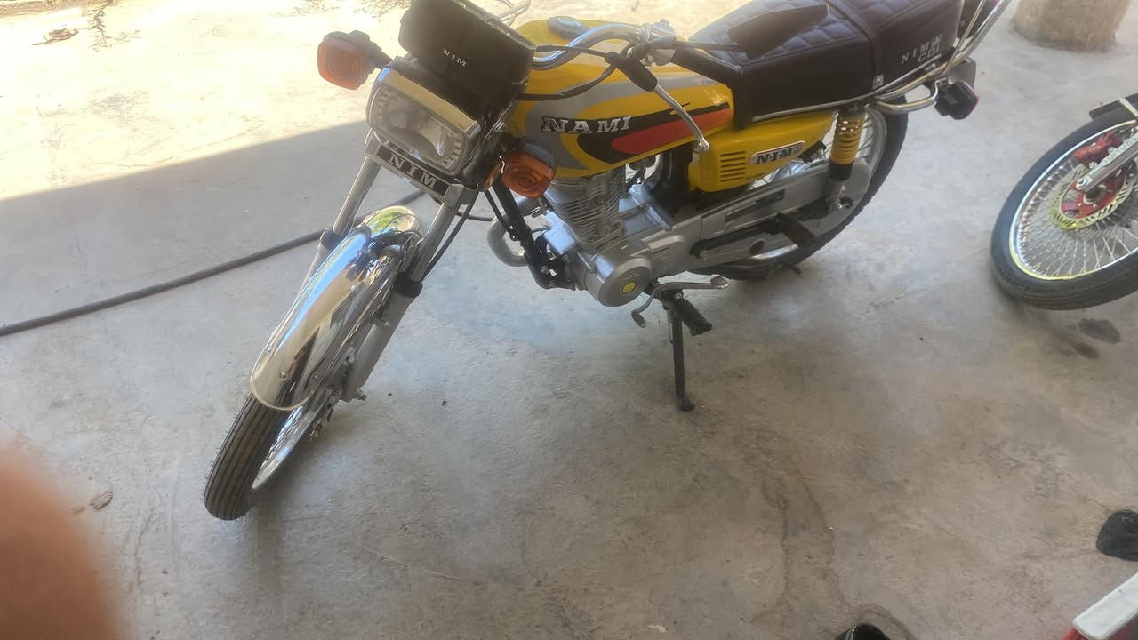سلام عليكم نامه شلامجه  موديل 26
مكينه 125 دراجه فول ماشيه الفين دراجه 
ما تصرف ربع عليها السعر مليون ونص 
خاص مغلق رقم الهاتف ***********
