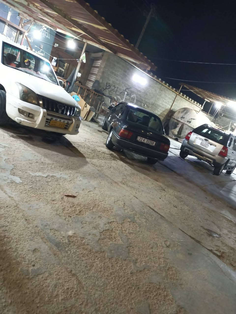 السلام عليكم
خلص المطر ⛈⛈
 بلش اغسل سيارتك لـلـعـيـد ⭐
عمال فول ومكفول وتأمن على سيارتك من كلشي 🌝🌞
كراج خلدون العبيدي
هيت-حي المعلمين-ركن السده
مجاور صيدليه تراث
***********خلدون العبيدي 
***********غفوري العبيدي
