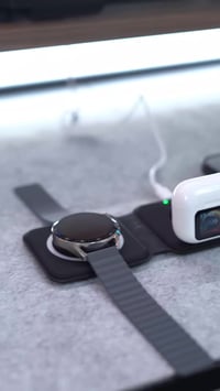 شاحن لاسلكي • ٣ في ١ • شحن سريع ١٥ وات