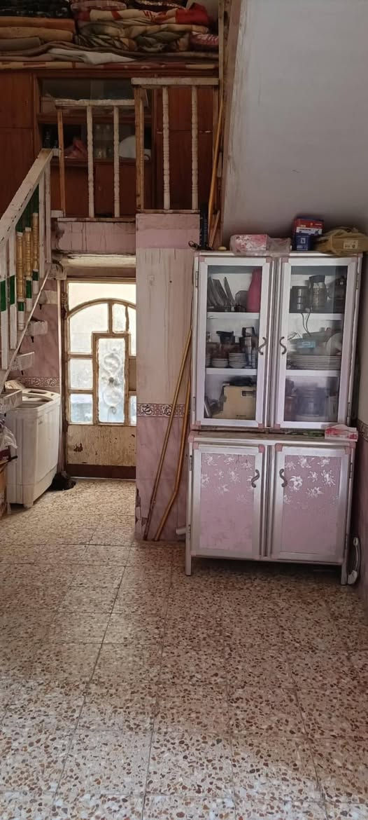 بيت الرهن الرهن
الموقع الديوانيه شارع ٦٠ 
مساحه البيت ١٤٠ م
يتكون من 
ستقبال صاله غرفتين ومطبخ وصحيات 
الخدمات كامله تبليط مجاري كهرباء 
الرقم ***********
