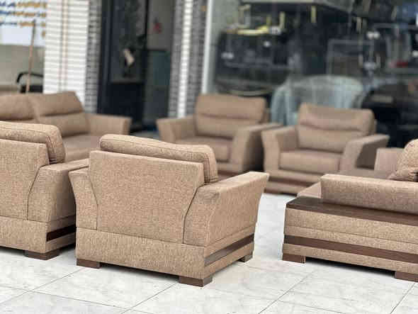 تخم امريكي (تكمه)  نضافه 100/100 دزاين  عصري  طبلات جانبيه  يمين او يسار ع قطع الثلاثيه متكون من 10 مقاعد     قماش كتان  امريكي مقعد متحرك طبي سوفت امريكي  فول بوليستر وجهين سحاب سهل التنظيف هيكل الداخلي  والخرجي  بل كامل خشب زان طبيعي     عنوانه اربيل زانكو 99 قرب مطعم كص سنگر  يوجد توصيل ل بغداد ولباقي المحافظات  للاستفسار او الحجز متواجد واتساب ***********
