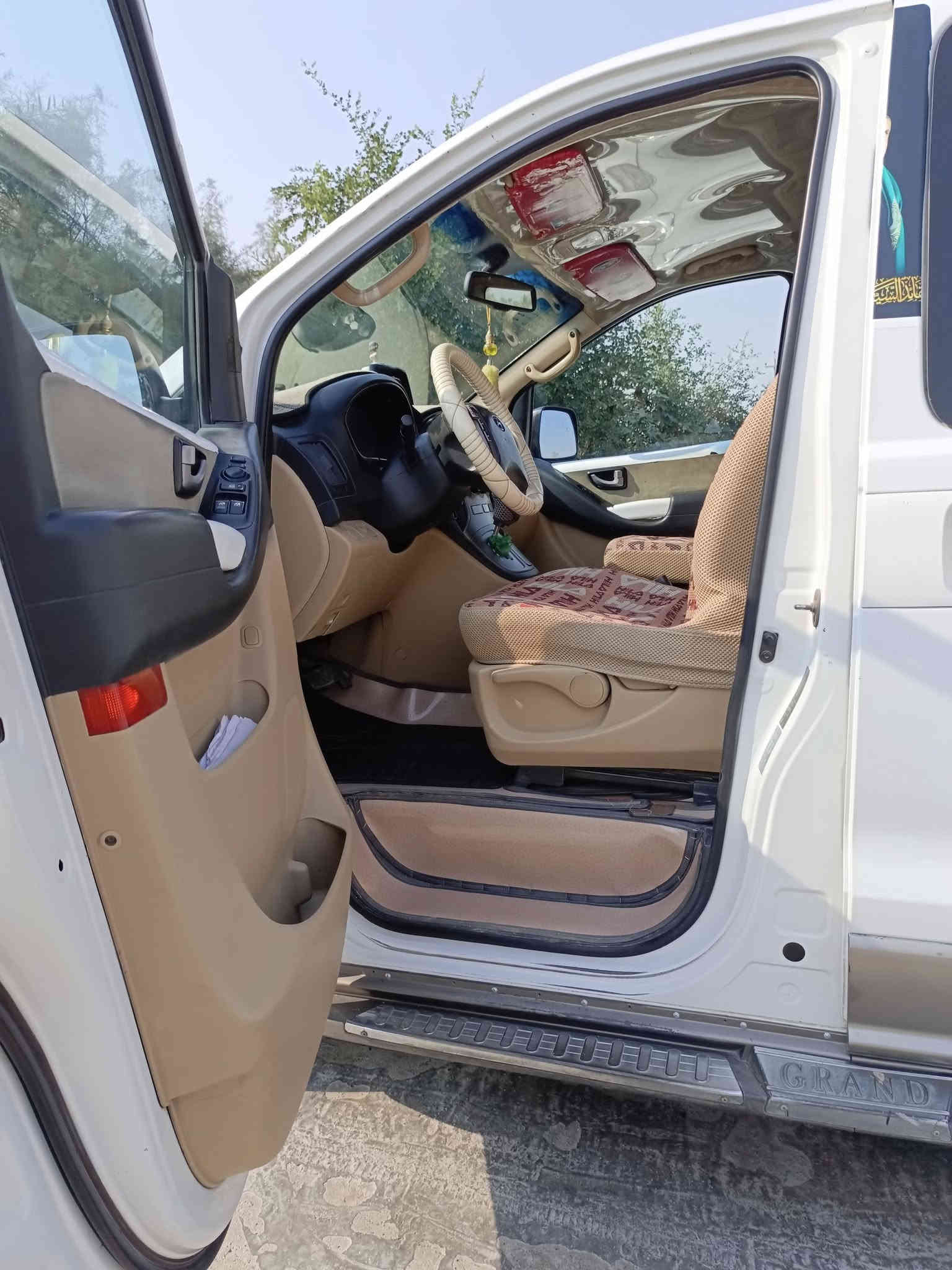 السلام عليكم ستاركس 2014
محوره مسكر اوتو مكينه 12قبق اسود
بيها جاملغ خلفي صبغ من الكنر ولجوه فقط والباقي كفاله 
حداديه تخم تاير كله جديد مكينه جديده 
رقم نكليزي دولي اتصل ودلل ‏‪***********‬‏
