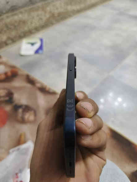 ايفون 13 
البطاريه 100٪
نظافة 100٪
ضمان ماستر 
شرق اوسط 
غراضه كامله 
قبل اسبوعين فتحته من الكرتونه 
***********
السعر خاص او اتصل عل رقم
