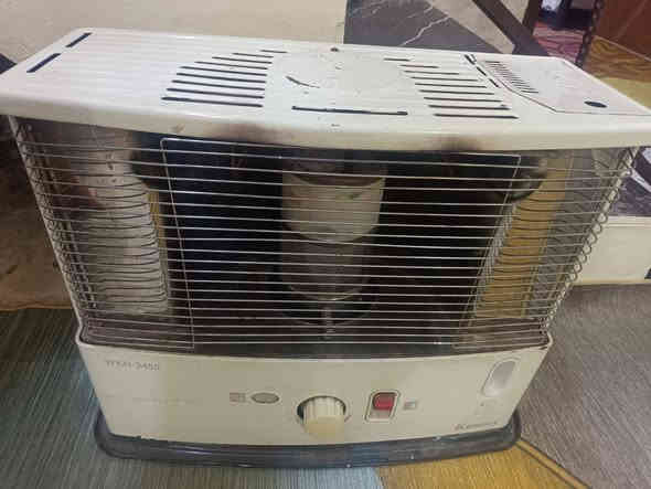 سلام عليكم صوبة كيرونة كلها شغالة جاهزة  للبيع 45الف وبيها مجال قليل مكاني بغداد الدورة للإتصال ***********
