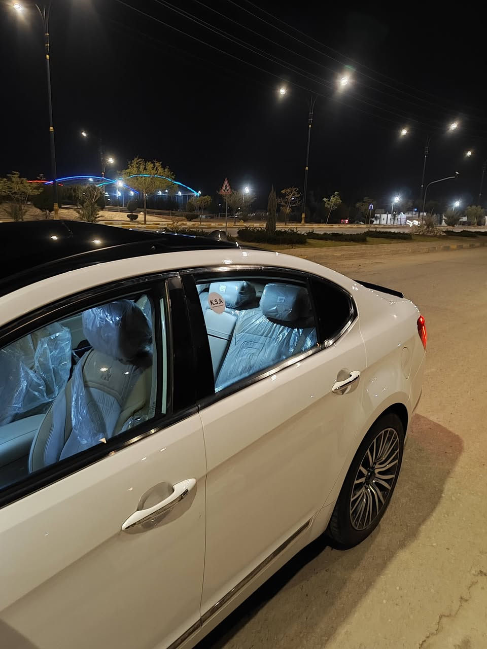 السلام عليكم
للبيع...
 
 كيا كادينزا كوري  فول مواصفات

الموديل:2016 بأسمي  محرك 3300وكير ع وضع الشركه بدون تنقيص ولا صوت رواجز 
سعر 170 بيها مجال ال شراي  مكفوله سياره امامك سونار  مكان سياره ألانبار خالديه حي القدس 

السيارة فول ١/١ 

المواصفات✅

✅ نظام ترحيب

✅ انارة بالمرايات والابواب الامامية

✅ كاميرا وحساسات خلفية

✅ حساس ماسحات

✅ بردة خلفية متحركة

✅ كشنات كهربائية جلد تدفئة وتبريد 

✅ لوحة تحكم بالكشن الخلفي + تدفئة كشنات

✅ تغليف ارضيه جلد

✅ تحكم كامل بالستيرن 

✅ نظام ترحيب   

✅ شاشة كبيرة تدعم صوت الانفنتي سماعه

✅ نظام صوتي infinty

✅ مري شفط مع الاشاير

✅ ويل حجم ١٩.

✅ سايد بريك بصمه

✅ مرايات قلاب ويه R 

وباقي مواصفات الكادينزا معروفه
هزه جديده رقم نكليزي  
*********** صاحب سياره 
سونار موجود
