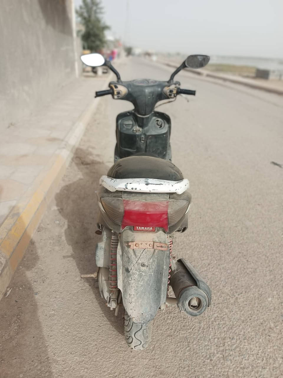 دراجه سكنس ياباني اصلي باب اول سرعه 140 دراجه متروكه حتى مصورها بترابها الدراجه نقره سلف بس الدراجه رادله ترتيب يعني اللي يشتريها يرتبها السعر 400 وبيها مجال الدراجه مفتوحه مره واحده تجفيت اصلي الشاير ما اشاير لايتات هورن كله شغال الدراجه توني مبدلها زوج تايرات الدراجه نظيفه بس الدراجه متروكه مكاني البصره قضاء القرنه حي السلام قرب جسر الانبوبي وهذا رقمي ***********
