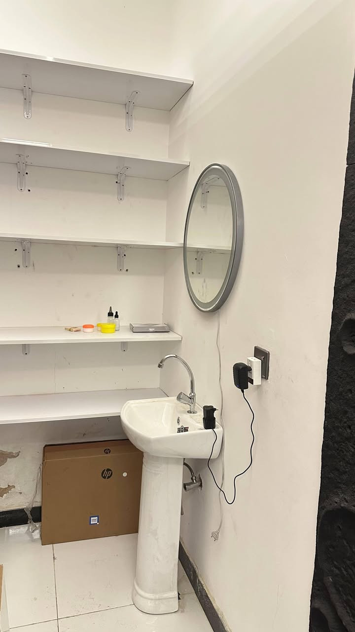 محتويات صيدليه للبيع كلمن وسعره صار خمس أشهر من نصبناهن
المشتل ***********
