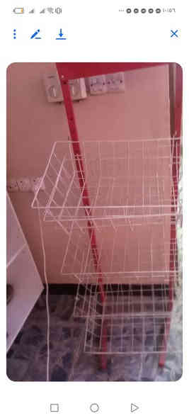 مكانه بغـــــــــــــــــــداد  التراث
*********** 
العدد 5  سلات ثلاثه على 25 واحده ناقصه جديده بالقاعده لكن يمكن استخدامها على 10 وياها سله كبيره تستخدم لعرض الصمون كبيره 35
شراري ينتصل ***********
