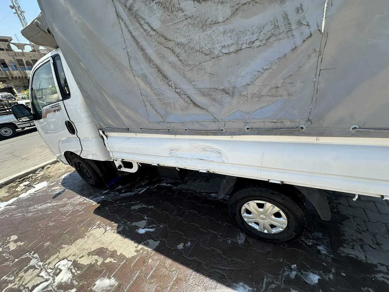 السلام عليكم 
كيا بنكو 2700
موديل 2015
محرك مجفت درجة أولى 
هزة جديدة و تصفير غرامات 
و ضريبة مصفرة 
السيارة نظيف بيه طخات 
السعر 103$ ببه مجال 
العنوان بغداد حي اور ام الكبر و الغزلان 
هاتف ***********
متواجد وتساب ،
