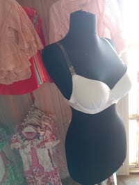 ملابس • تفاصيل ناقصة