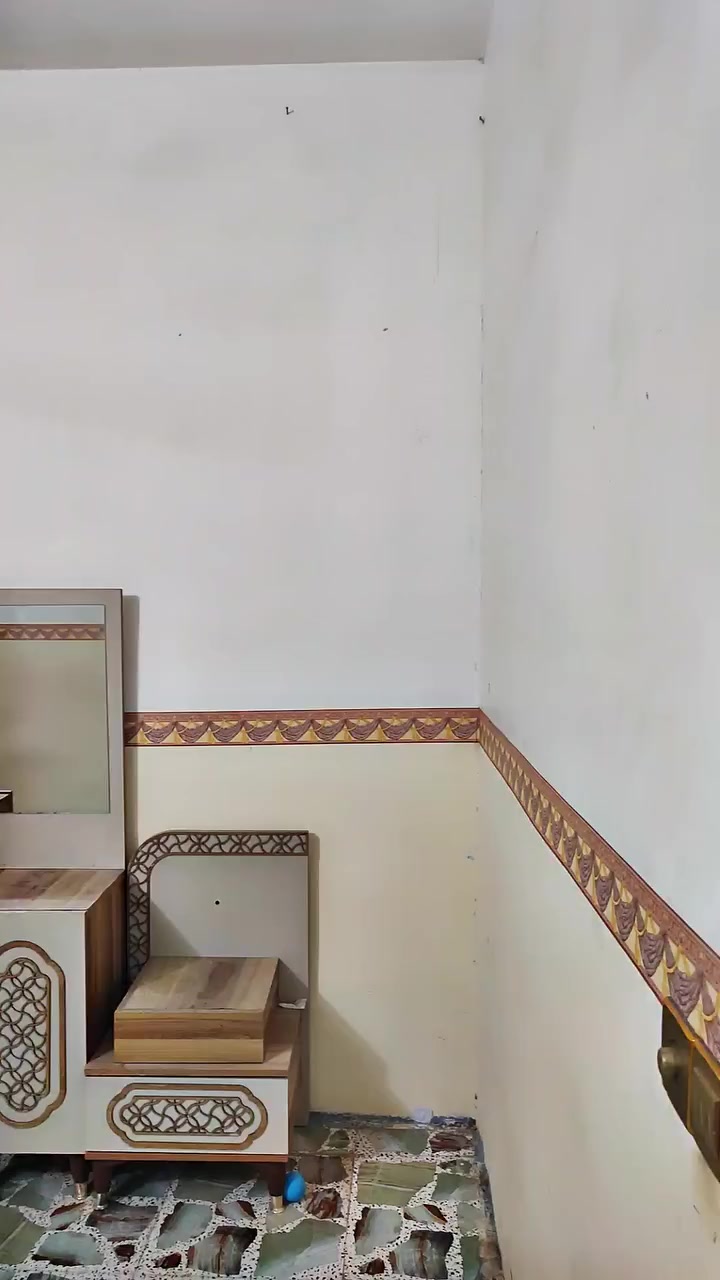 السلام عليكم بيت للبيع كل التفاصيل داخل الفديو السعر النهائي ٢٤ البيت فارغ غير مسكون 
***********
