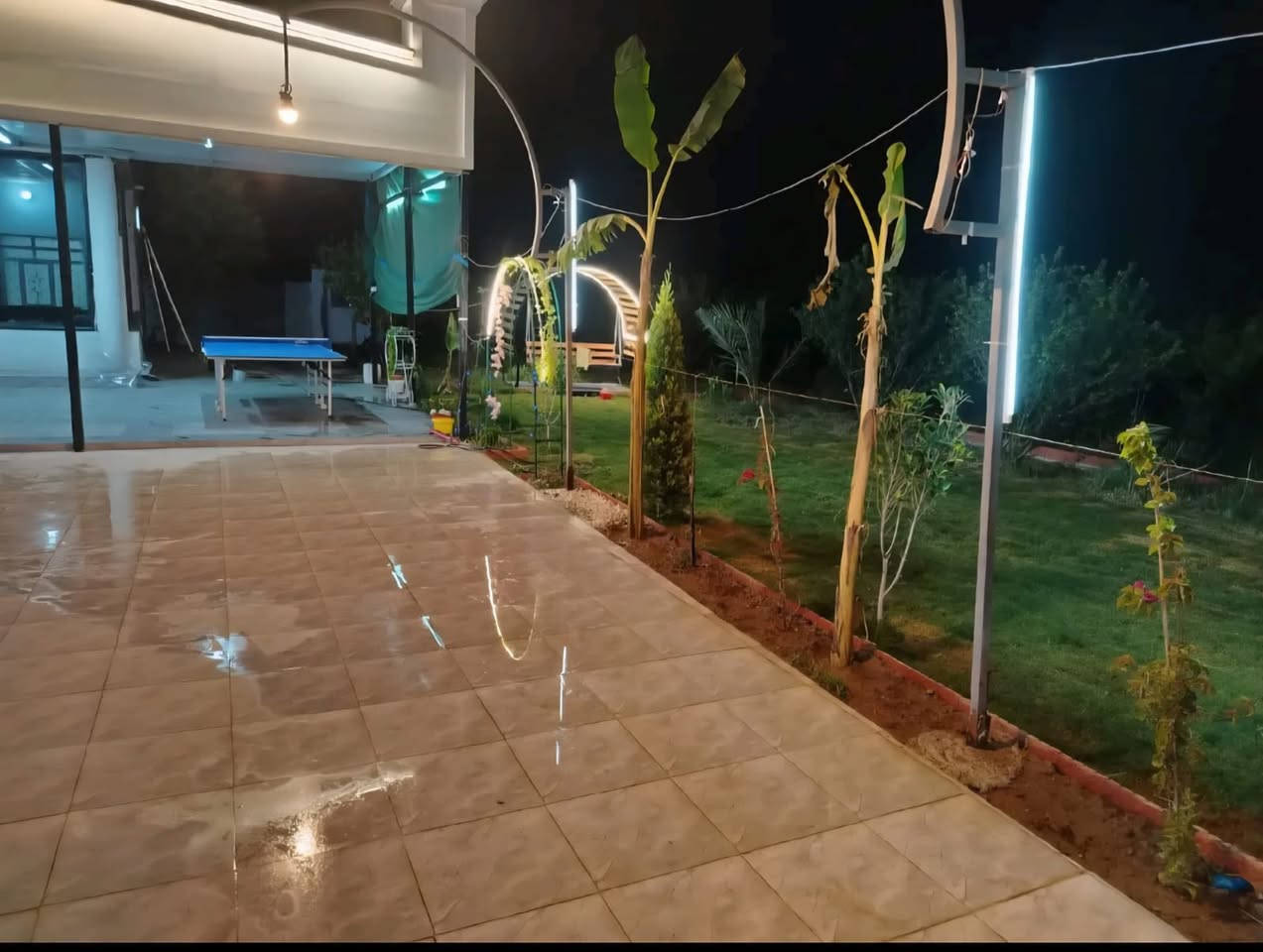 مزرعه🌴شروق 🌴 الترفيهية في صلاح الدين قضاء بلد تستقبل الحجوزات من عوائلنا الكريمة من بلد وبغداد ومحافظاتنا العزيزة : 
 تحتوي المزرعه على 🏠🏡منزل غرفه وموزع وصالة ومطبخ 🍽🧂وصحيات 🛀🚿🚽  ومسبح كبير 9 في 5   متر 🏊🌊 ومسبح صغير للأطفال ٤في5👫يتم تنظيفه وتعقيمه يوميا 💦❄️💦
وحديقه كبيره وملعب قدم  و  وحديقه صغيره 🌹🌴🌳 وگراج داخلي للسيارات 🚌🚙 وكهرباء 24 ساعه ❄️   مع الشوايات 🐟 نترنيت  وألعاب ترفيهية للشباب منضدة  🏆🏓🎱 والمزرعه كبيره : الحجوزات يوجد حجز نهاري ويوجد حجز ليلي ويوجد  مبيت 
نستقبل العوائل أو الشباب 
***********
يتوفر حجز هذا الاسبوع
