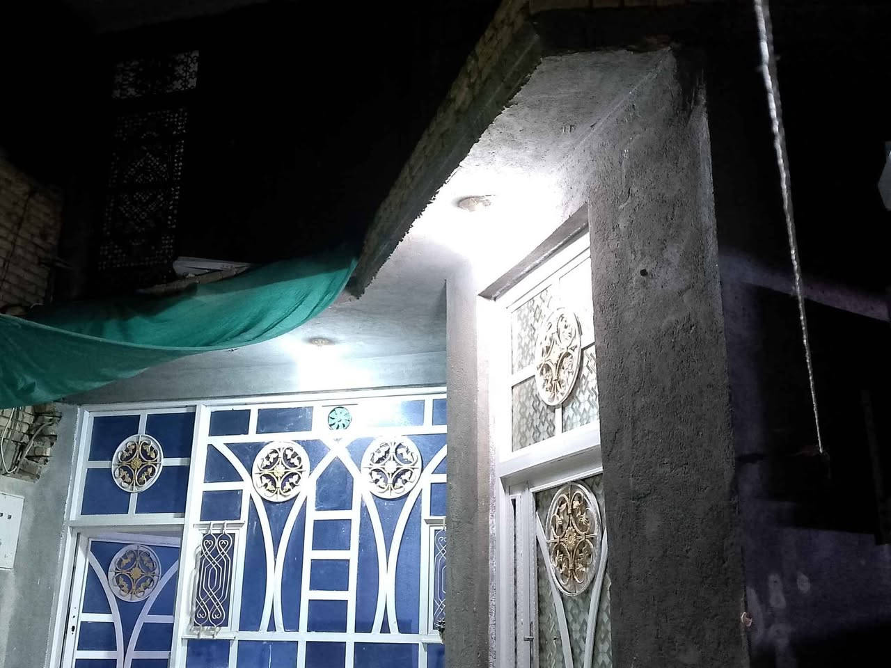 بيت للبيع  المساحه ٢٠٠م طابو اسهم طابقين 3 غرف نوم وصاله واستقبال ومطبخ وصحيات خارجيه وداخليه في منطقه السفينه شارع الناصريه السعر 250 مليون وبي مجال للتواصل *********** وبي واتس اب Singapore
