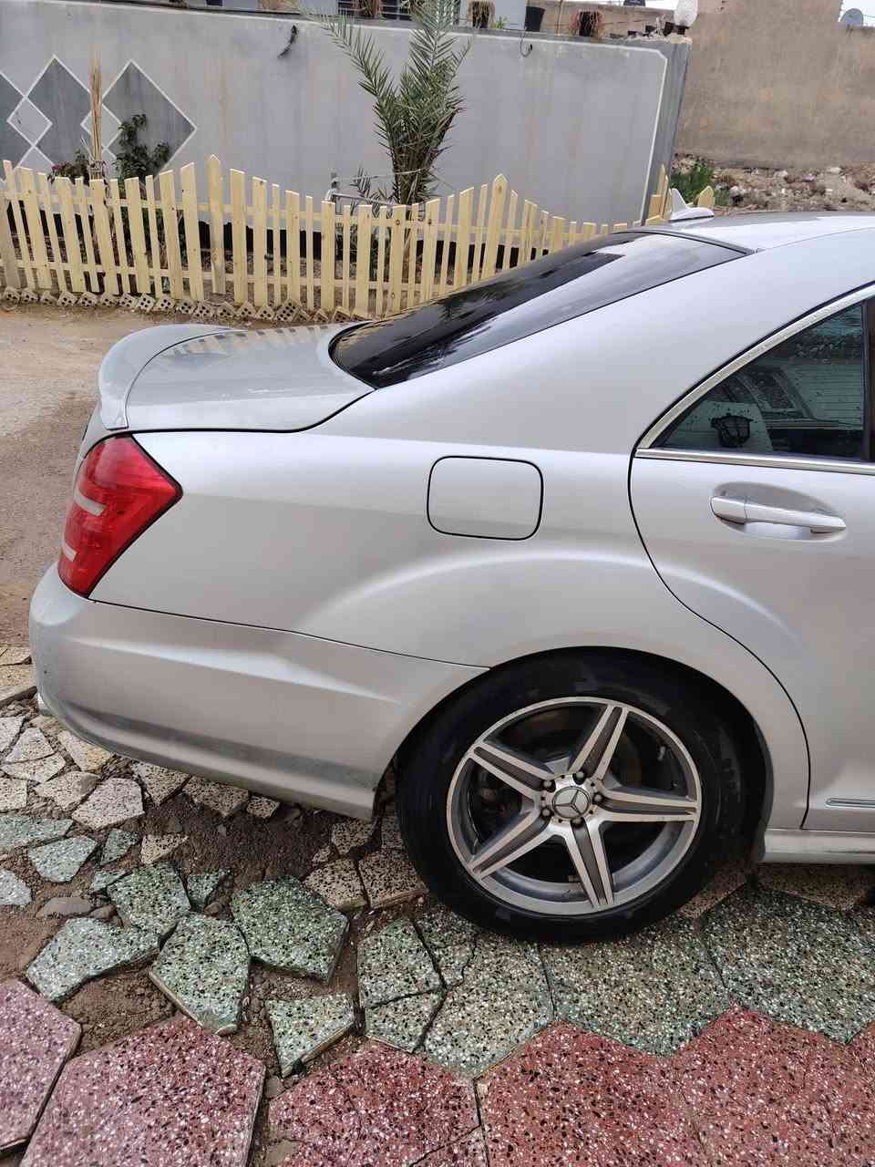 السلام عليكم
مارسدس S.  550  كت Amg
السياره فول للاخر
مديل ٢٠٠٩
بيه طخه مثل ما واضح بلصوره بسيطه كلش
بيه براد الدهن عاطل
تبريد ثلج كير محرك علئ بلاد
دواخل باكيت
السياره بدون ارقام مكفولة من كصة ونقل جثه وسرقة
السعر ٧٠ وبيه مجال
واذا مراوس بشاهين او ماجسته عادي
مكان نجف حرية
للاستفسار ***********
