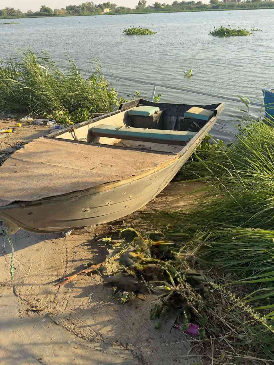 السلام عليكم بلم المنيوم شركه
طول 4 متر  بدون تصليح بدون اي عيب شرعي 

سعره كلش مناسب تاخذه جاهز يخذ مكينه من 8 حصان الحد 40 حصان

سعره9 ورقات  بلم جاهز فرشه دوشمه كلشي جاهز مكانه كوت 

***********
