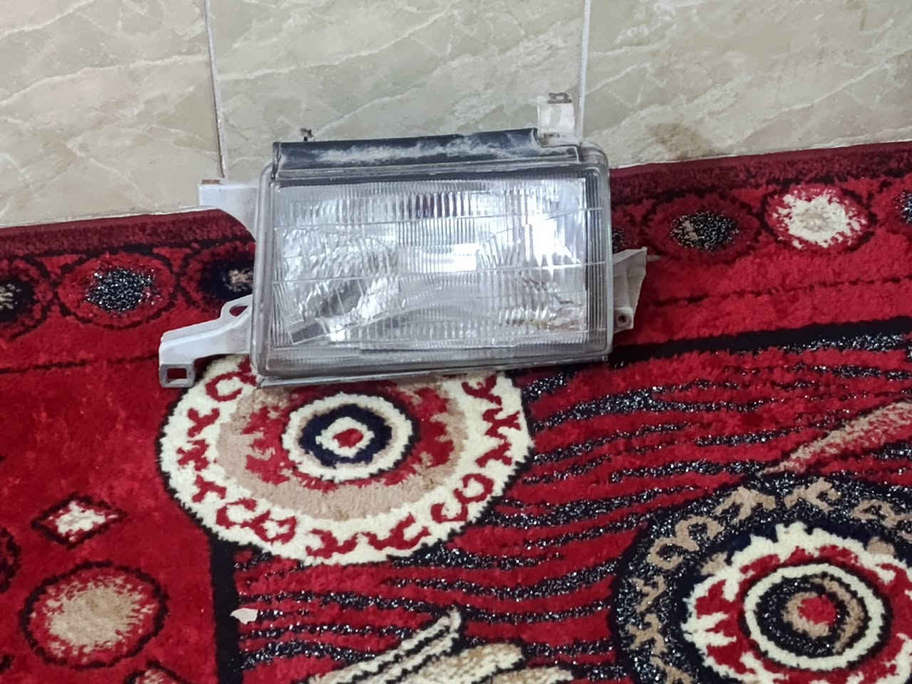 سلام عليكم لايت هارتوب فنصه جهة السايق جديد بس طاسه الداخليه مغلف الكفر جديد حيل جامه اصلي سعره 60....***********
