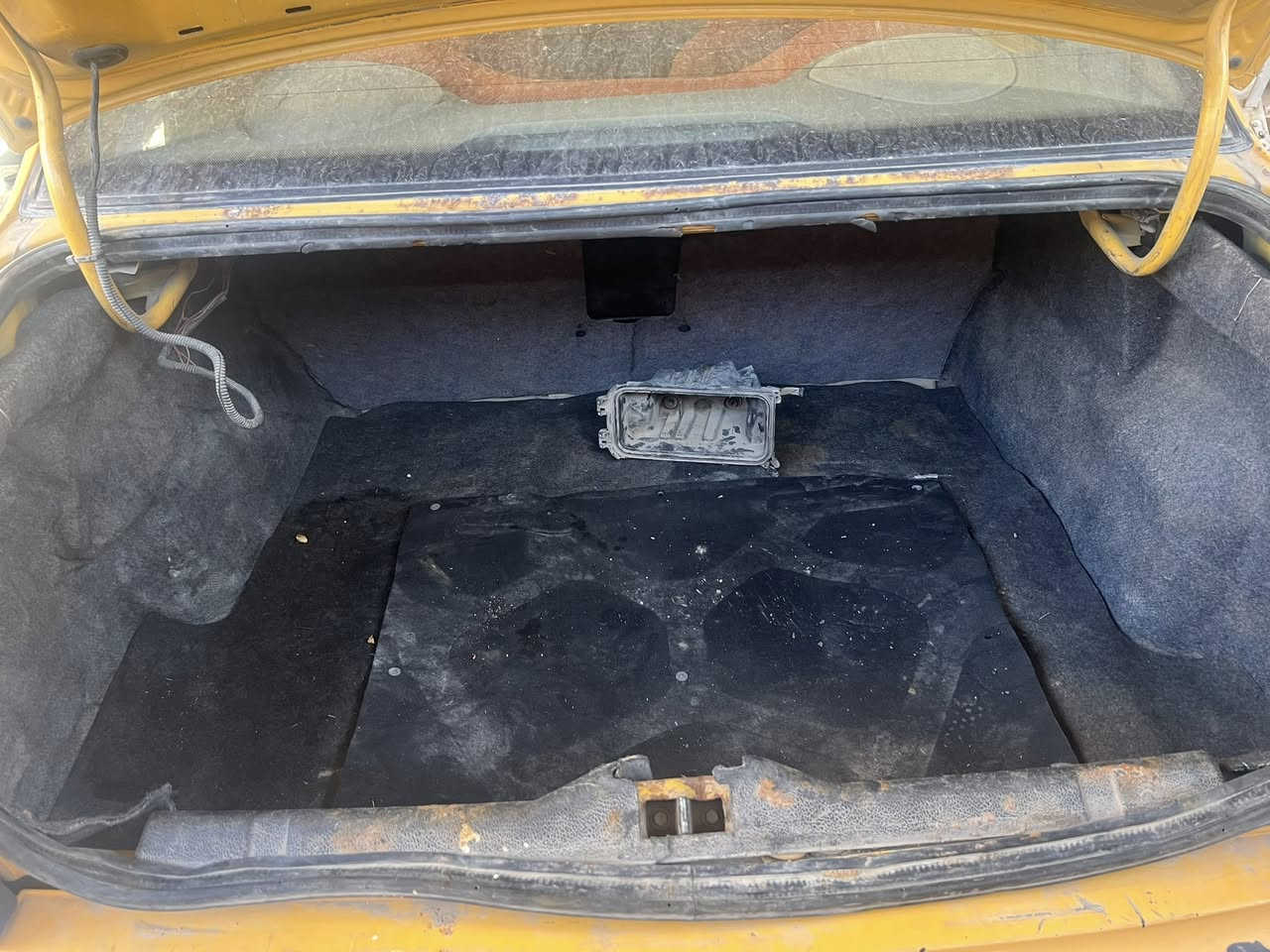 سمند موديل 11 محرك كير كورله رقم كربلاء السياره  سنويه ضايعه وساحب بيها واجهيه بدل السنويه عوزها ترتيب بيها نقوصات بس شغاله وتمشي وين ماجان مكينه وكير كارتون. تخم تاير باتري جديد مكان السياره بغداد السعر 12 ورقه رقم الهاتف *********** غير متواجد عل فيس
