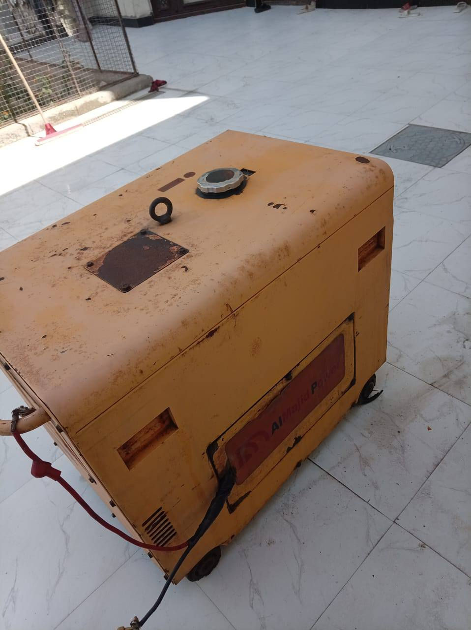 السلام عليكم مولد للبيع گامه ديزل ٢٠امبير كاتم شرط الفحص تشغيل سويج طفا سويج سعر ٥٠٠ البصرة قبله ***********
