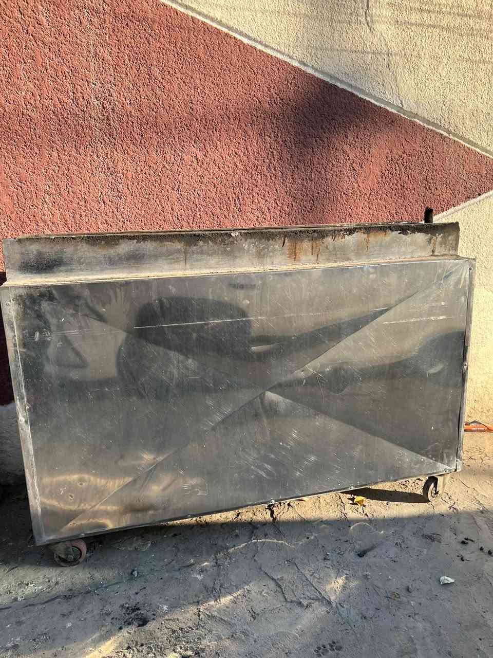 ٱلْسَلآمّ عَلْيّكَمُ وَرَحَمُةٌ ٱلّلـه  مناقل عدد اثنين مال اجنحه او دجاج وحده عرضه 150 متر ونص وحده عرضه 120 متر وعشري وموجود فديو بل منشور مكاني الدوره حي الصحه*********** 
السعر الجبيره 300 الف وصغيره 250 الف
