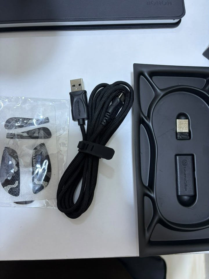 السلام عليكم 
للبيع 
ماوس 
Gravastar m1 pro (open box) 
نظافة ١٠٠٪؜ 
ملحقات كاملة غير مستخدمة 

السعر ٩٠ الف 

للتواصل اتصال او واتساب 
***********
