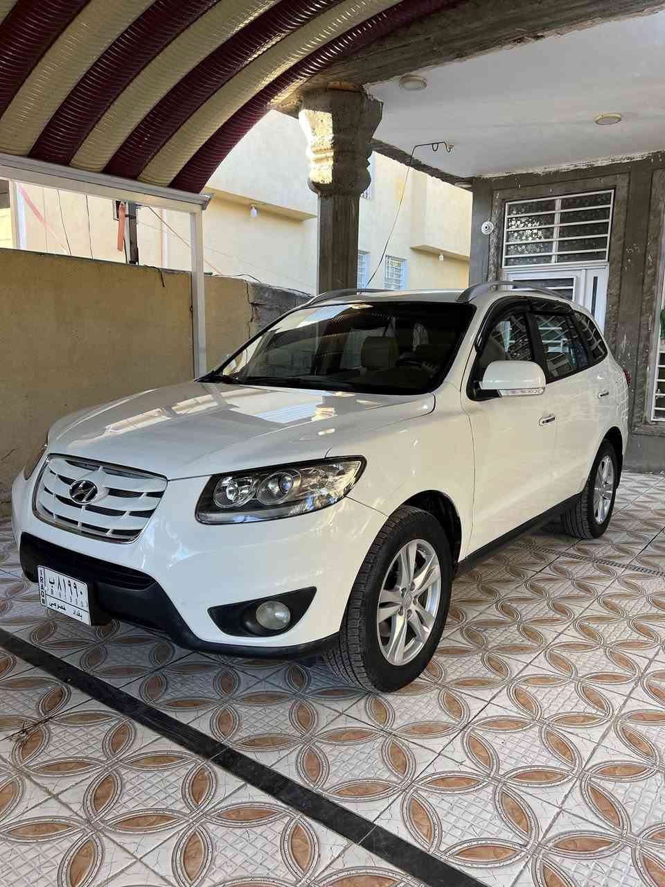 من رخصت الادمن المحترم 
للبيع سياره سنتافيا موديل 2011رقم بغداد فول واحد عله واحد 
موصفات
فتحه سقف
كشنات كهرباء
شاشه كامره حساس امامي خلفي
3قطع تبريد 
7راكب 
4بصمات
حجم المحرك 3600مامفتوح
الكير سليم
تخم تاير جديد 
حداديه 100%
الضرار
باب صدر بيه صبغ ماشره بل منشور وباب سايق بيه بارد فقط والباقي كفاله عامه تراي وين مايعجبك وفحص وين ماتريد معروض 148بيه مجال اي ستفسار اتصل ***********
