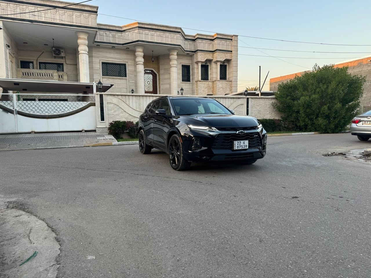 السلام عليكم 
#شوفرليت #بلايزر  موديل 2022 حادث جاملغ خلفي وباب خلفي حادث خفيف ايرباك برده 
الموصفات فول #RS
مكينه V6 
بانوراما سقف 
خمس بصمه ابواب وصندوق 
رادار جانبي وامامي وخلفي
تحديد مسار
وتوقف ذاتي امامي وخلفي 
اربع كامرات 360 درجه 
كراسي كهرباء مع خزن مومري مع تدفئه وتبريد وكراسي الخلفي تدفئه 
استيرن كهرباء وتدفئه 
مري جانبي قلاب
داتوا شوب 
كامره خلفيه ثابته مرايه 
صندوق كهرباء ويفتح عن طريق الرجل 
شاحن واير لايس
ويل كب 21
هندبريك بصمه
فور ويل
سياره جاهزه من جميع النواحي ماشيه 50 كم
مكان بغداد 
سعر 230$
للاستفسار 
***********
